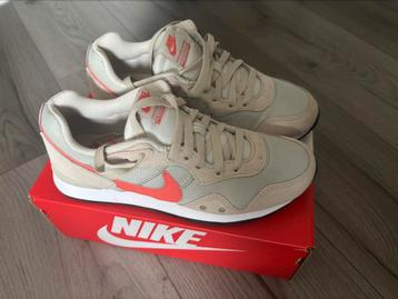 * Nike Venture Runner WMNS | maat 40 * beschikbaar voor biedingen