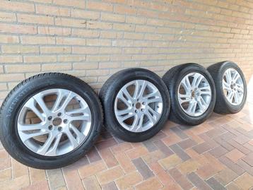 Volvo 17-inch lichtmetalen velgen met winterbanden beschikbaar voor biedingen