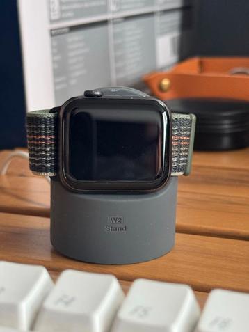 Apple Watch 6 Space Gray + 3 Bandjes beschikbaar voor biedingen