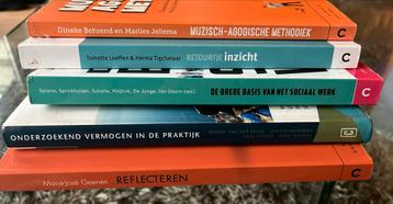 Studieboeken social work jaar 1 Hogeschool Utrecht beschikbaar voor biedingen