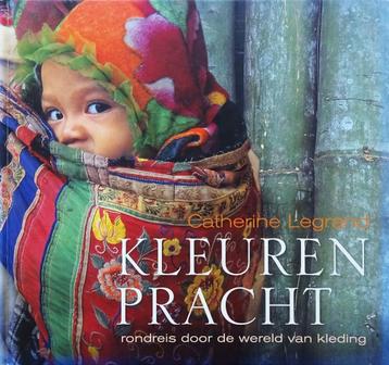 KLEURENPRACHT: RONDREIS DOOR DE WERELD VAN KLEDING beschikbaar voor biedingen