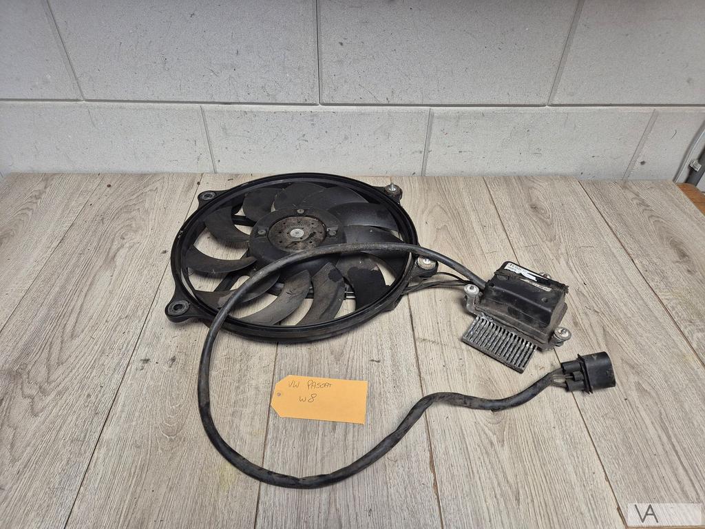 VW Volkswagen Passat W8 motor koelvin met module 885001719, Gebruikt, -, Volkswagen, -