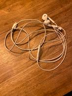Originele Apple earpods met lightning aansluiting, Ophalen of Verzenden, Zo goed als nieuw, In oorschelp (earbud)