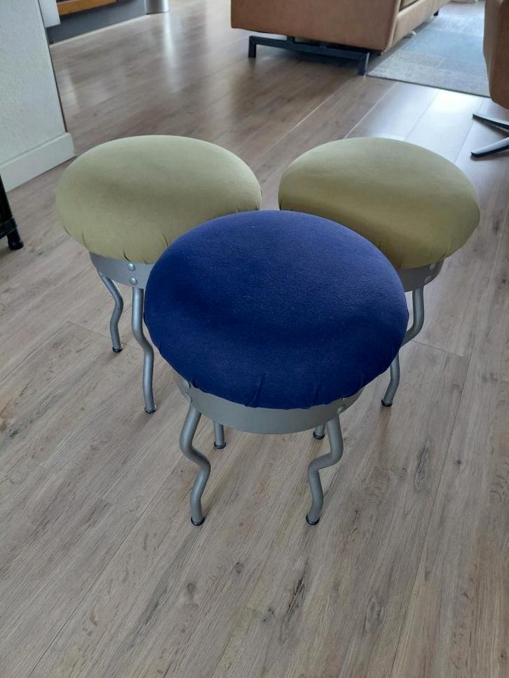 1x Blauwe 2x Groene Ikea Krukken, Huis en Inrichting, Barkrukken, Zo goed als nieuw, 30 tot 60 cm, Metaal, 3 krukken, Met voetsteun