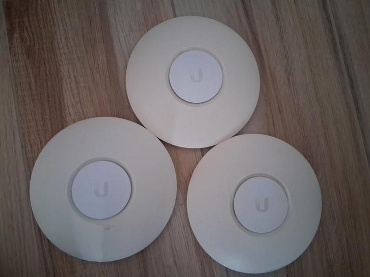 Ubiquiti UniFi AP nanoHD (3 stuks), Computers en Software, Accesspoints, Gebruikt, Ophalen of Verzenden