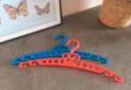 💝 Vintage retro HERTJE kledinghanger kleerhanger rood blauw, Ophalen of Verzenden, Zo goed als nieuw, Kapstokje