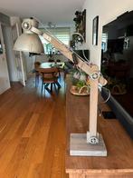 Bureaulamp hout/industrieel (grijs/zilver)., Huis en Inrichting, Lampen | Tafellampen, Ophalen, Zo goed als nieuw