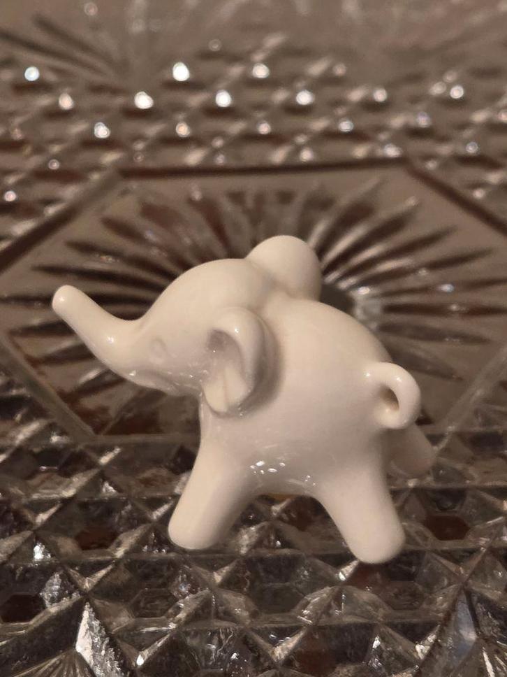 Porseleinen olifantje van Goebel, Verzamelen, Dierenverzamelingen, Zo goed als nieuw, Beeldje of Figuurtje, Wild dier, Ophalen of Verzenden