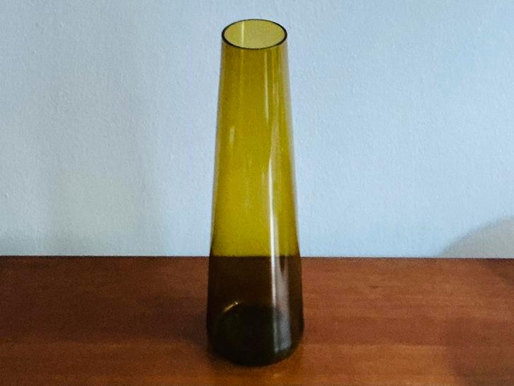 Nuutajärvi, Finland: SH 105 vaas amberkleurig ca.31cm 1953, Antiek en Kunst, Antiek | Glas en Kristal, Ophalen of Verzenden