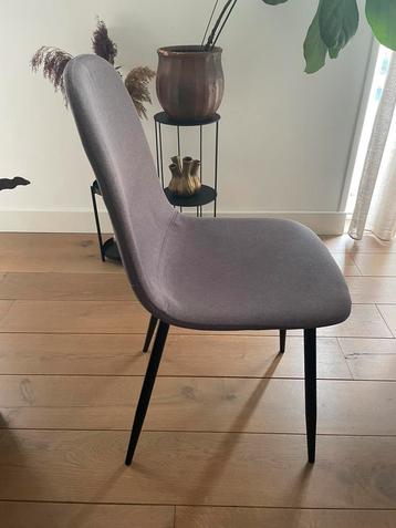 4 leuke eetkamerstoelen grijs