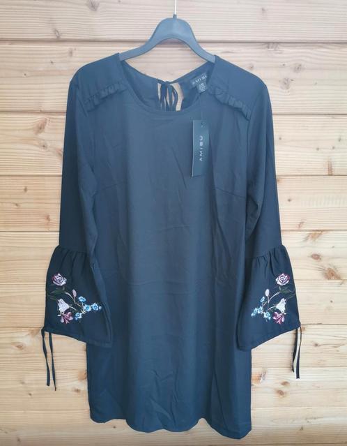 New Yorker jurk met borduursel mt. M, Kleding | Dames, Jurken, Nieuw, Maat 38/40 (M), Zwart, Boven de knie, Verzenden