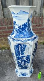 Grote Chinese porseleinen vaas met blauwe decoratie, Antiek en Kunst, Antiek | Vazen, Ophalen of Verzenden