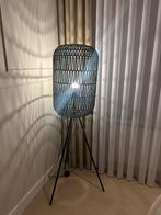 Vloerlamp gevlochten, Huis en Inrichting, Lampen | Vloerlampen, Ophalen, Zo goed als nieuw, 100 tot 150 cm