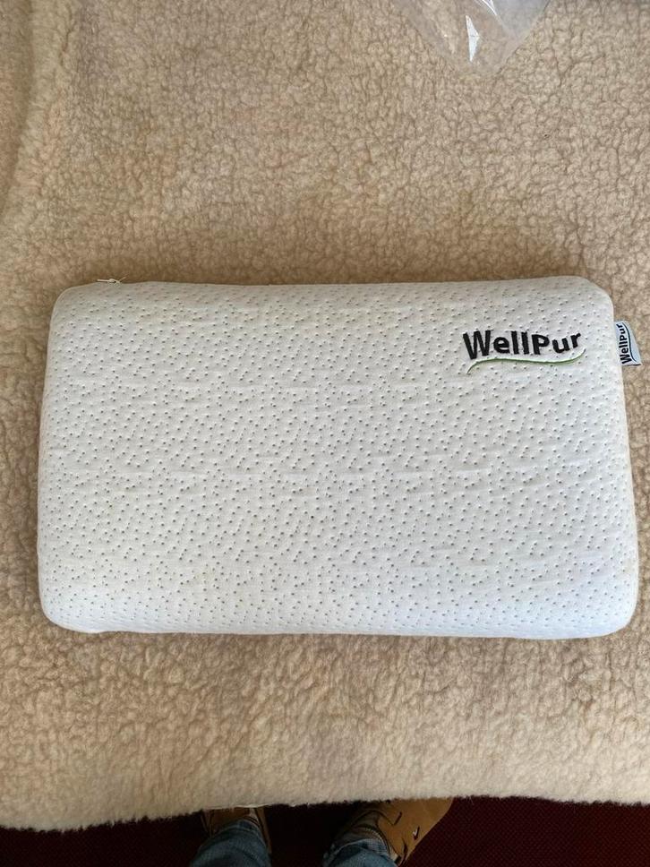 Wellpur Traagschuim Kussen 50x30x8, Huis en Inrichting, Slaapkamer | Beddengoed, Zo goed als nieuw, Kussen, Eenpersoons, Wit, Ophalen of Verzenden