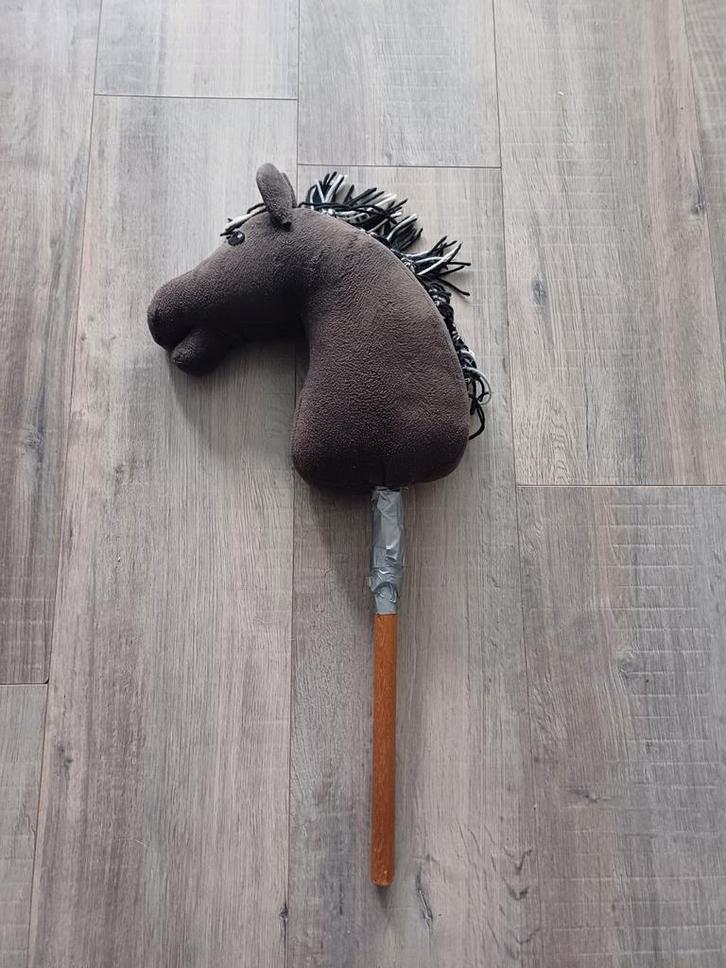 Mooie stevige hobby horse, donkergrijs (wit/zwarte manen), Kinderen en Baby's, Speelgoed | Hobbelfiguren, Gebruikt, Ophalen of Verzenden
