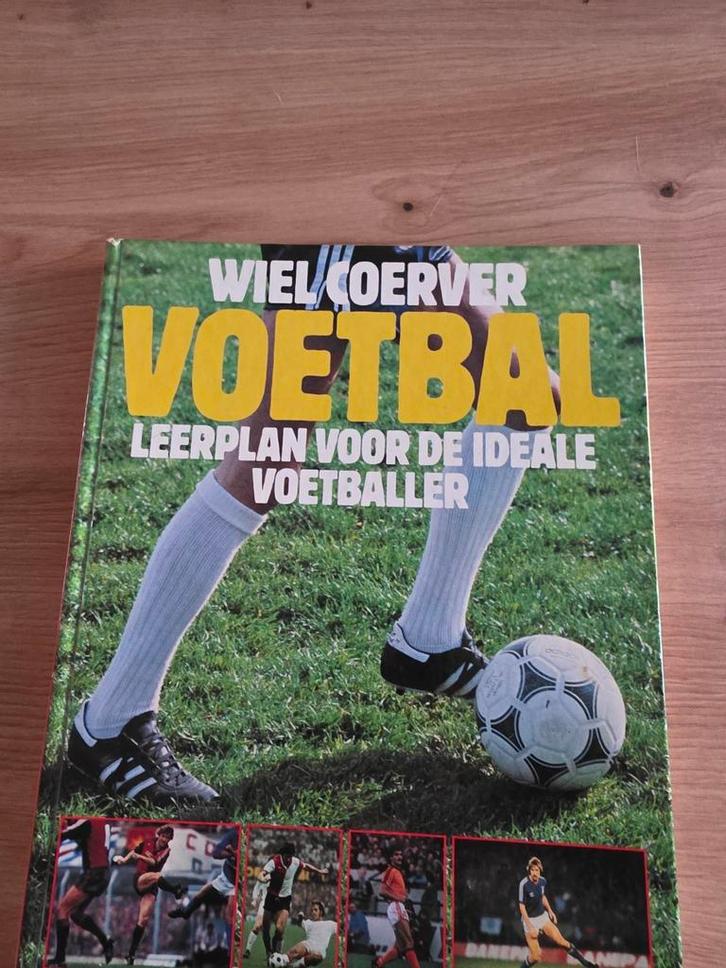Wiel Coerver Voetbal - Leerplan Ideale Voetballer, Boeken, Sportboeken, Gelezen, Balsport, Ophalen of Verzenden