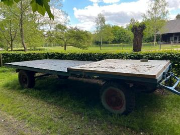 Platte wagen/ balen transport/ kar beschikbaar voor biedingen
