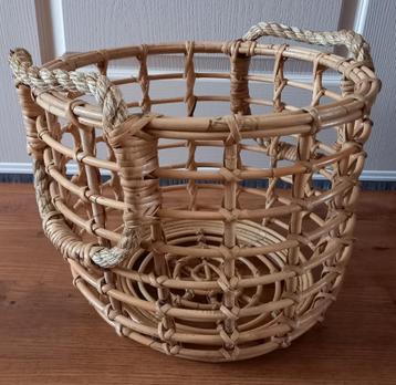 NIEUW!!  Rotan mand, 32x40cm beschikbaar voor biedingen