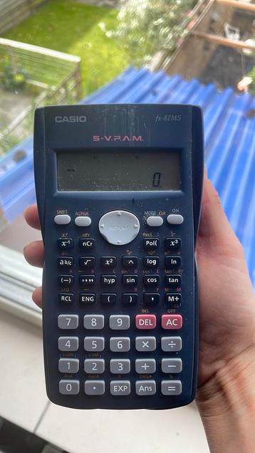 Casio fx 82MS rekenmachine beschikbaar voor biedingen
