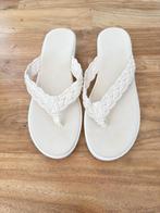 Teenslippers NIEUW, maat 42, met hakje, creme, Ophalen of Verzenden, Nieuw, Beige