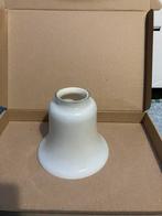 Antiek wit glazen lampenkapje, Wit, Rond, Ophalen of Verzenden, Zo goed als nieuw
