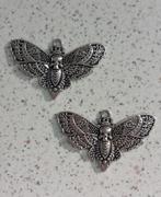Metalen mot vlinder met schedel bedel "nieuw", Ophalen of Verzenden, Nieuw, Bedel