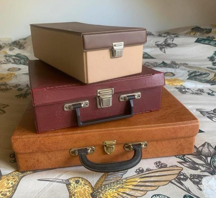 3 Vintage Cassettebandjes Koffertjes, Huis en Inrichting, Woonaccessoires | Kisten, Gebruikt, Minder dan 50 cm, Kunststof, Ophalen of Verzenden