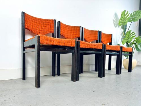 Vintage set stoelen 4 jaren 50/60/70 Oranje brutalistisch, Huis en Inrichting, Stoelen, Gebruikt, Vier, Hout, Stof, Overige kleuren