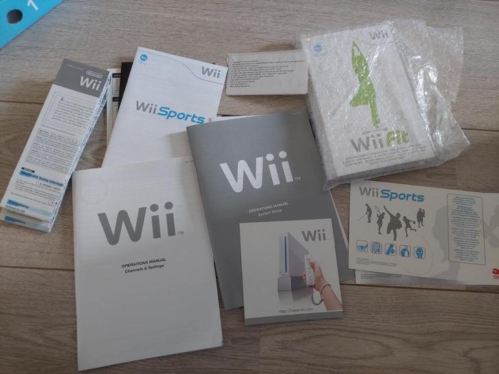 Nintendo Wii met veel extra's, Spelcomputers en Games, Spelcomputers | Nintendo Wii, Gebruikt, Met 2 controllers, Met games, Met Balance Board