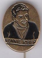 Ronnie Tober zanger koper speldje ( S_219 ), Verzamelen, Verzenden, Nieuw, Figuurtje, Speldje of Pin