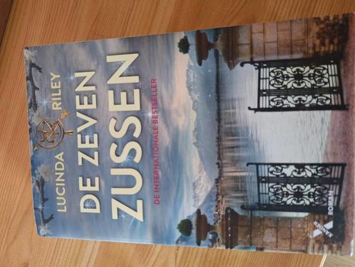 Lucinda Riley - De zeven zussen, Boeken, Literatuur, Zo goed als nieuw, Nederland, Ophalen of Verzenden