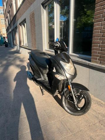 Kymco agolity 2010 lees biografie beschikbaar voor biedingen