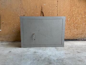 Juwel inbouwkluis met 2 sleutels beschikbaar voor biedingen