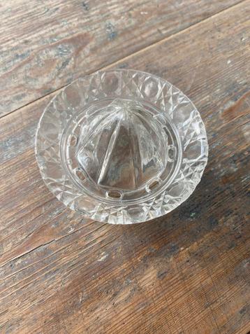 Oude Geslepen Citruspers beschikbaar voor biedingen