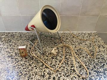 Vintage Philips infrarood lampje op voetje met rood handvat beschikbaar voor biedingen