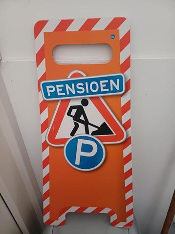 Grappig Pensioen Bord beschikbaar voor biedingen