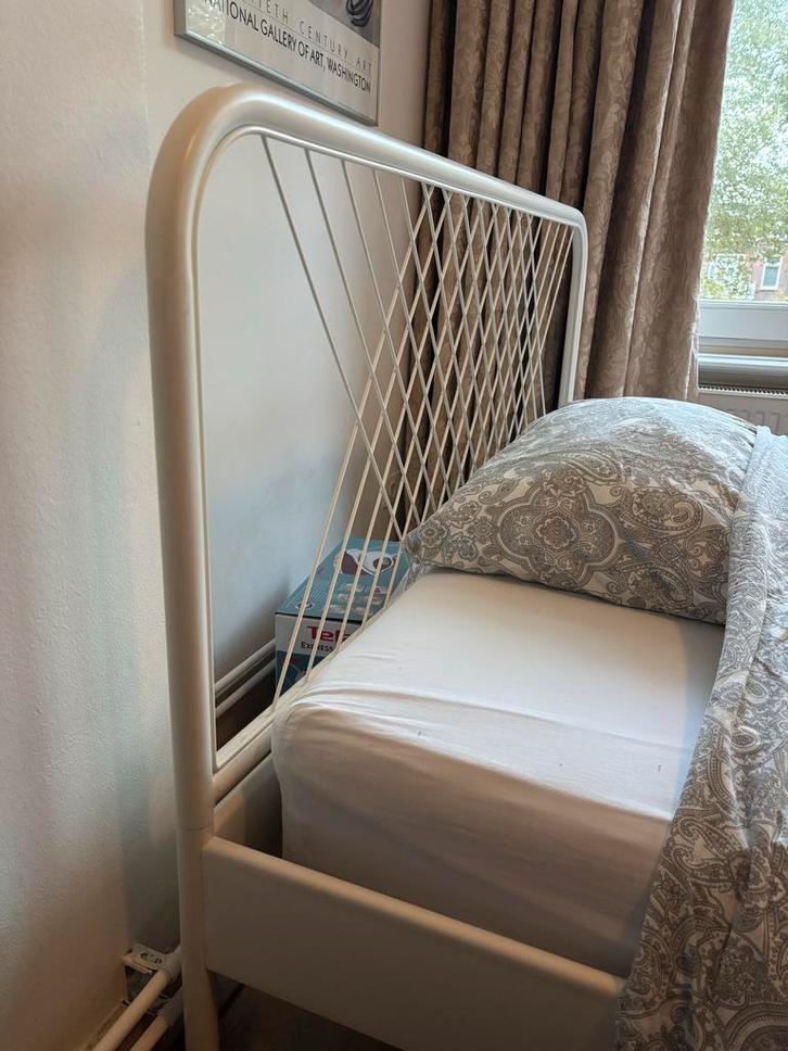Ikea bedframe 140x200 wit + lattenbodem, Huis en Inrichting, Slaapkamer | Bedden, Gebruikt, Twijfelaar, 140 cm, 200 cm, Metaal