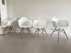 Vitra Eames kuipstoelen wit naturel daw, Huis en Inrichting, Stoelen, Wit, Ophalen of Verzenden, Zo goed als nieuw, X