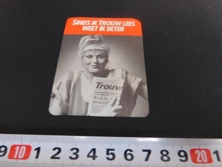 sticker krant sinds ik trouw lees weet ik beter 160, Verzamelen, Stickers, Zo goed als nieuw, Ophalen