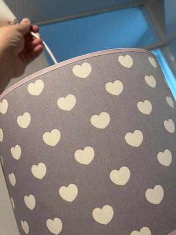 Hanglamp grijs met roze hartjes beschikbaar voor biedingen