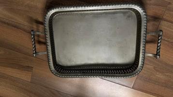 Vintage dienblad beschikbaar voor biedingen