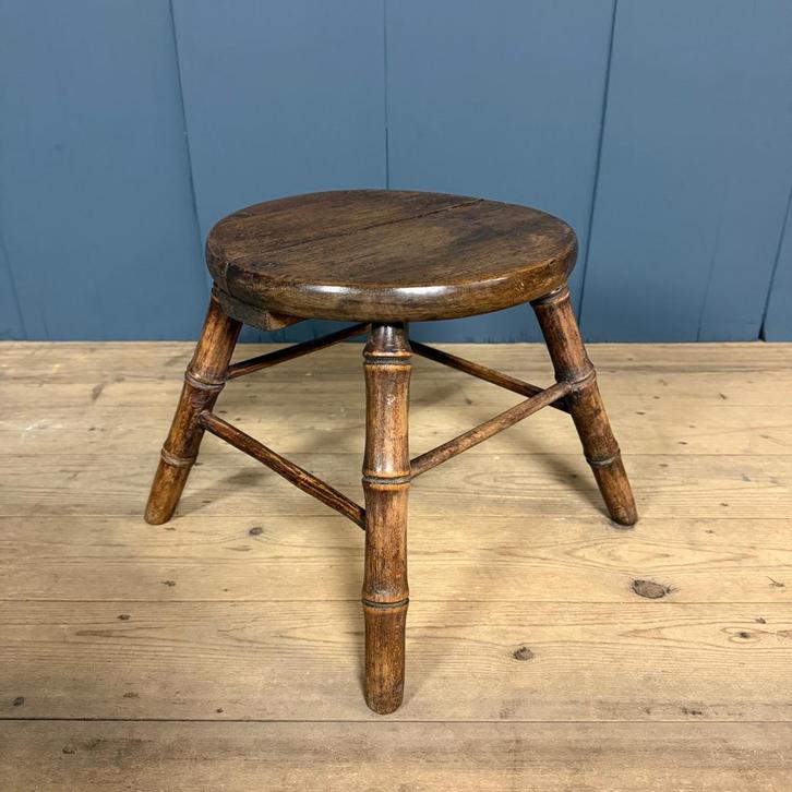 Faux bamboo krukje van beukenhout, Antiek en Kunst, Antiek | Meubels | Stoelen en Banken, Ophalen of Verzenden