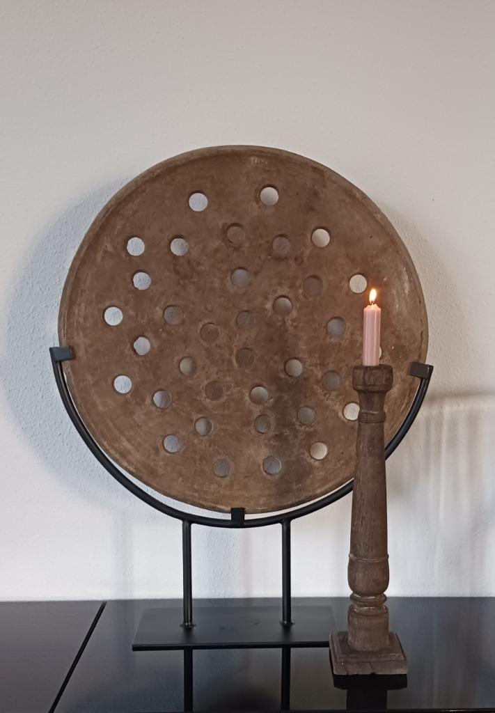 Uniek oud stenen broodmal op ijzeren standaard L, Huis en Inrichting, Woonaccessoires | Overige, Ophalen