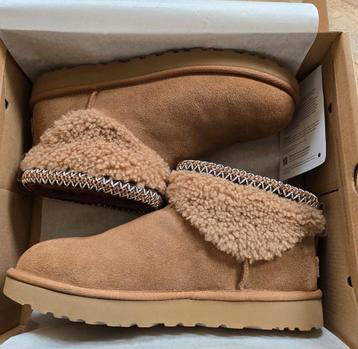 Orig. lage UGG laarzen 41. Cognac curly chestnut. Nieuwstaat beschikbaar voor biedingen