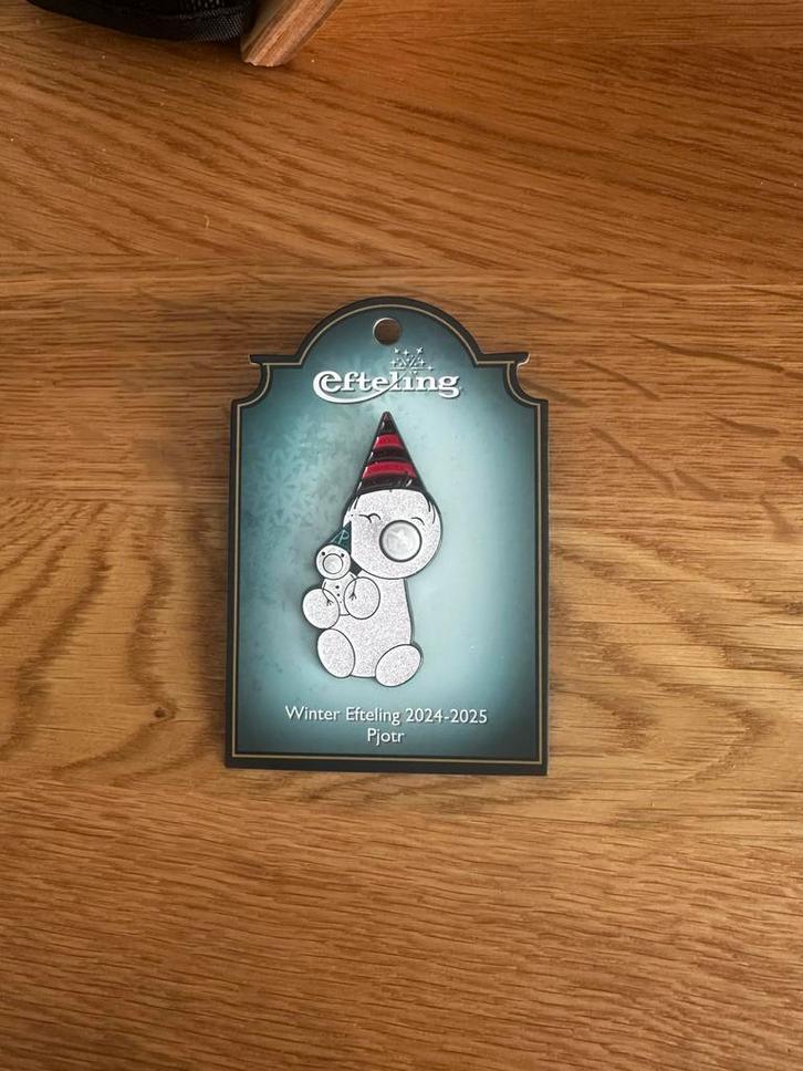 Efteling pin - winter 2024 - 2025 (pjotr 2), Verzamelen, Efteling, Zo goed als nieuw, Button of Speldje, Ophalen of Verzenden