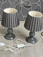 Twee schemer/ bedlampjes, Huis en Inrichting, Lampen | Lampenkappen, Verzenden, Zo goed als nieuw, Grijs, 25 tot 50 cm