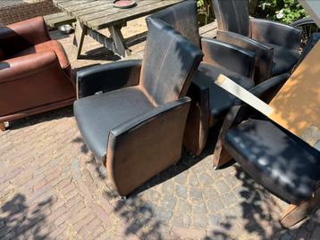 Gratis stoelen beschikbaar voor biedingen