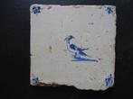 oude tegel met vogel, Antiek en Kunst, Antiek | Wandborden en Tegels, Ophalen of Verzenden