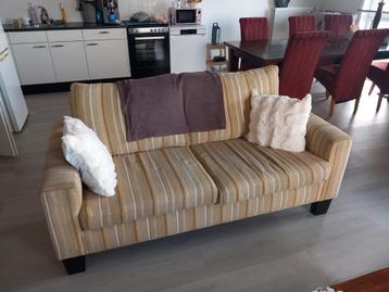 Gratis bankstel en fauteuils  beschikbaar voor biedingen