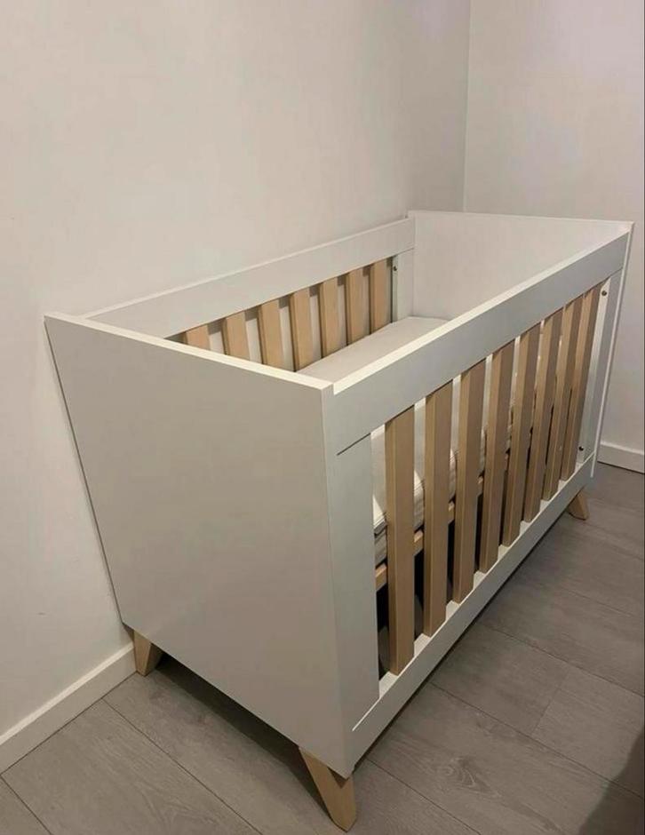 Ledikant met matras en commode, Kinderen en Baby's, Babywiegjes en Ledikanten, Gebruikt, Ledikant, Ophalen